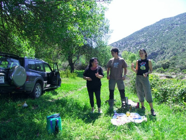 tres personas en 4x4